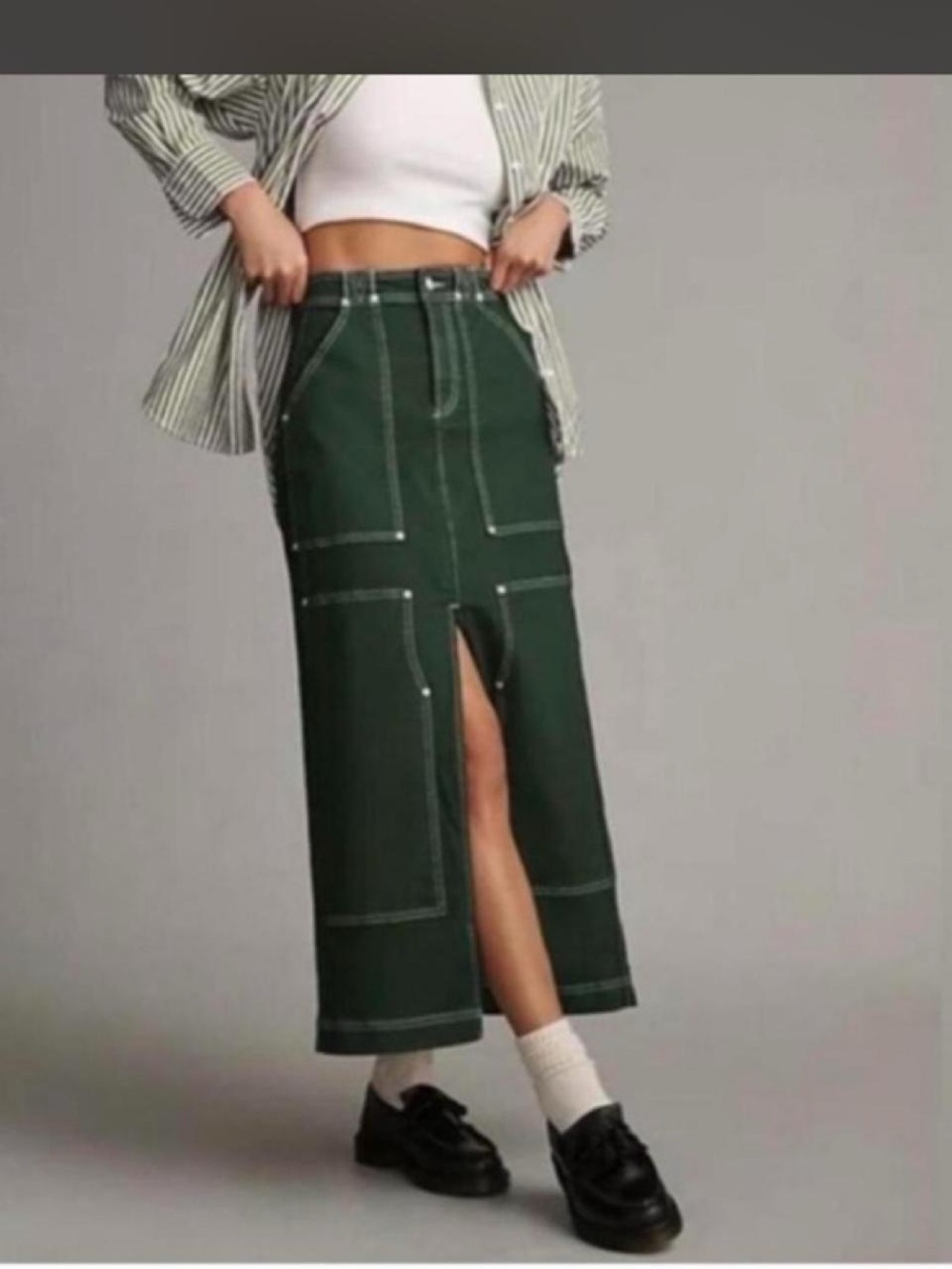 Pilcro green denim maxi skirt with slit and pockets. Size: 2 #denim #maxiskirt #